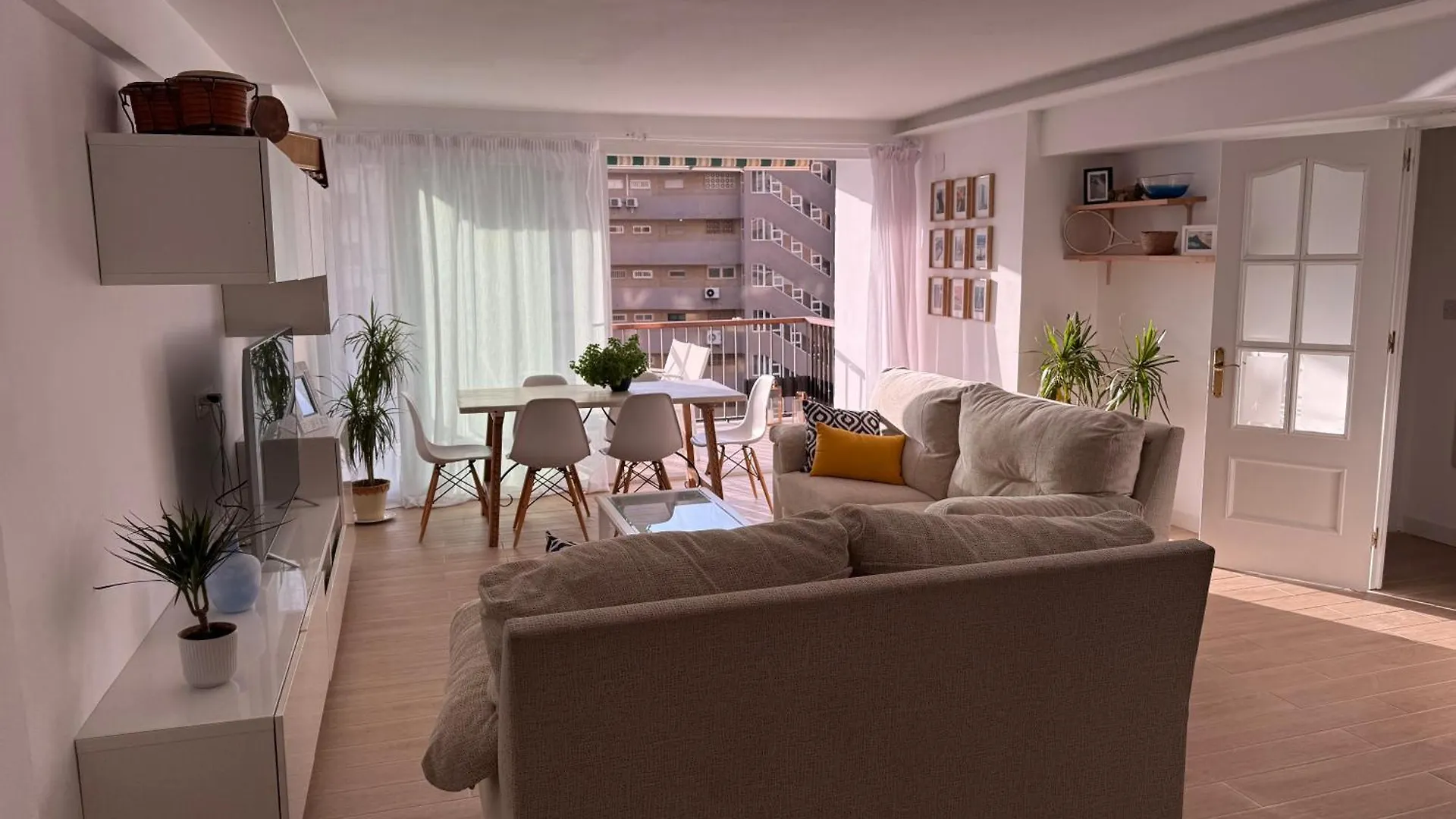 Apartmán Piso En Carvajal, Segunda Linea De Playa Fuengirola
